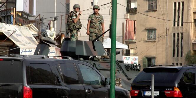Des militaires libanais contrôlent les rues du quartier sunnite de Tariq Jdideh, lundi 22 octobre.