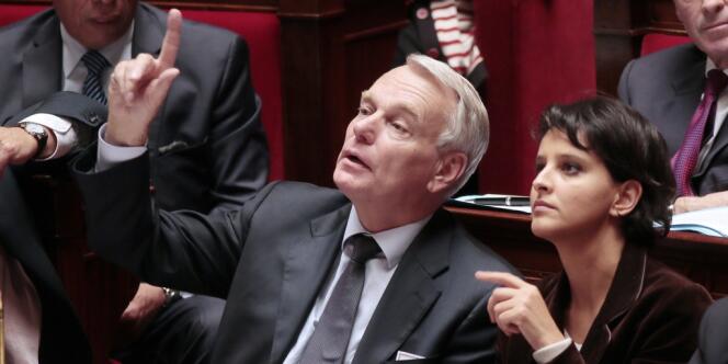 Jean-Marc Ayrault et Najat Vallaud-Belkacem, le 23 octobre 2012, à l'Assemblée nationale.
