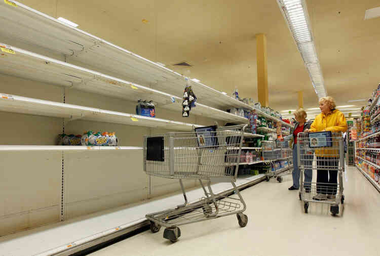 LONG BEACH, NY - OCTOBER 28: Connie of Long Beach grabs the few remaining water bottles from the shelves at the Waldbaums grocery store as Hurricane Sandy approaches on October 28, 2012 in Long Beach, New York. The storm, which could affect tens of millions of people in the eastern third of the U.S., is expected to bring days of rain, high winds and possibly heavy snow in parts of Ohio and West Virginia. New York Governor Andrew Cuomo announced that New York City will close its bus, subway and commuter rail service Sunday evening ahead of the storm.   Mike Stobe/Getty Images/AFP== FOR NEWSPAPERS, INTERNET, TELCOS & TELEVISION USE ONLY ==