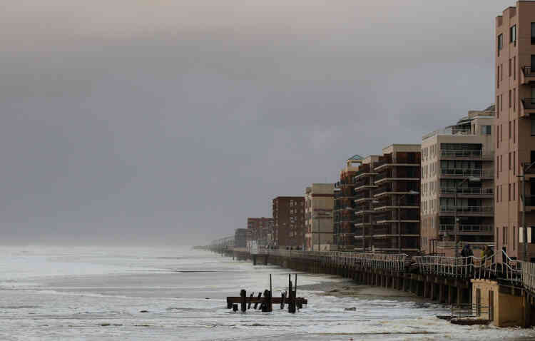 LONG BEACH, NY - OCTOBER 30: The heavy surf breaks against the boardwalk on October 30, 2012 in Long Beach, New York. The storm has claimed at least 33 lives in the United States, and has caused massive flooding across much of the Atlantic seaboard. U.S. President Barack Obama has declared the situation a "major disaster" for large areas of the U.S. east coast, including New York City, with widespread power outages and significant flooding in parts of the city.   Mike Stobe/Getty Images/AFP== FOR NEWSPAPERS, INTERNET, TELCOS & TELEVISION USE ONLY ==