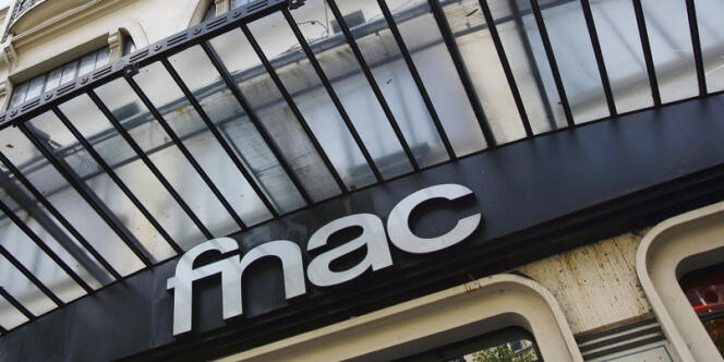 La FNAC a rouvert son magasin d'Aubervilliers, ce samedi 24 novembre, avec une nouvelle équipe, la précédente ayant été transférée dans d'autres magasins.