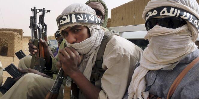 Des combattants d'Ansar Eddine, à Kidal, au nord-est du Mali, en juin.