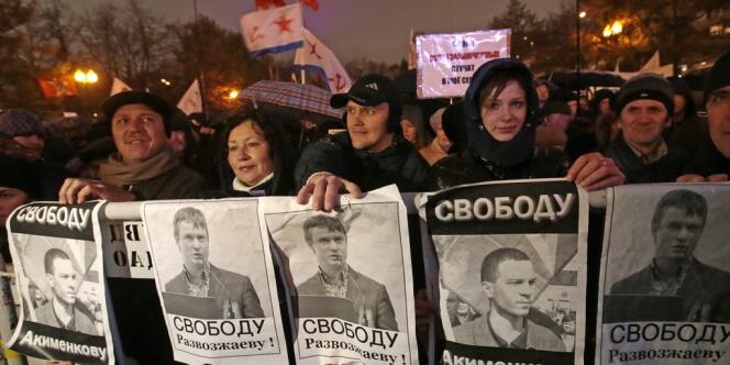 Manifestation de soutien aux opposants russes Vladimir Akimenkov et Leonid Razvozjaev, le 30 octobre à Moscou.