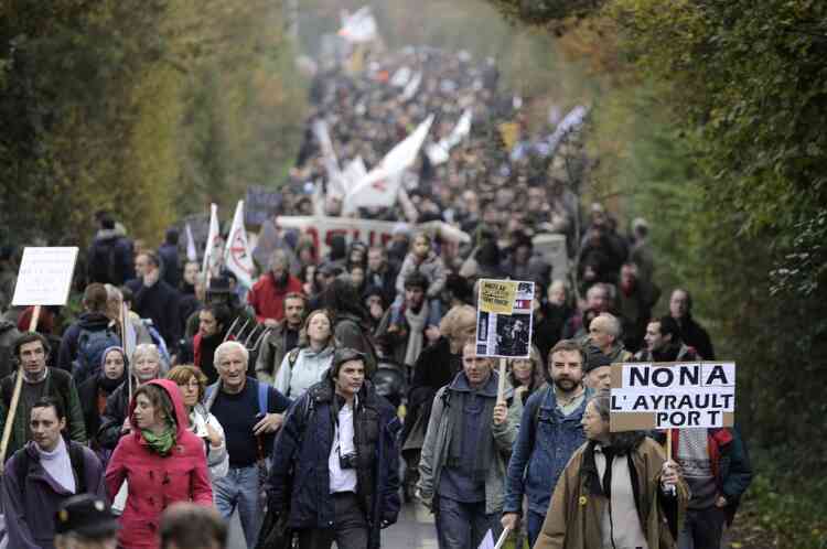 Opponents demonstrate against a project to build an international airport, on November 17, 2012 in Notre-Dame-des-Landes, western France. The project was signed in 2010 and the international airport is supposed to open in 2017 near the western city of Nantes. AFP PHOTO JEAN-SEBASTIEN EVRARD