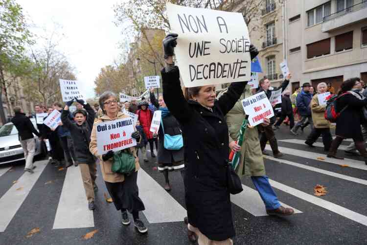 Women hold placards during a protest organized by fundamentalist Christians group Civitas Institute against the same-sex marriage on November 18, 2012 in Paris. France's Socialist government on November 7, 2012 adopted a draft law to authorise gay marriage and adoption despite fierce opposition from the Roman Catholic Church and the right-wing opposition.   AFP PHOTO THOMAS SAMSON