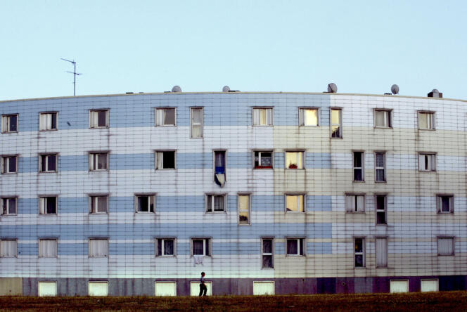 Avec 5 000 logements, Grigny 2 est la deuxième copropriété d'Europe - ici, vue d'un bâtiment de la cité de la Grande-Borne.