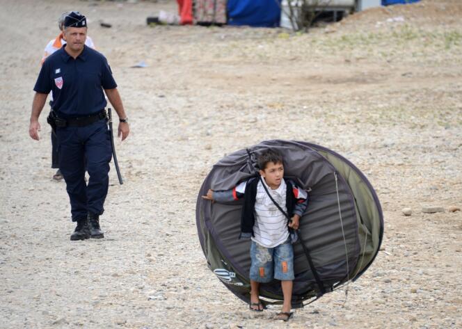 Expulsion d'un camp de Roms, à Saint-Priest, le 28 août 2012.