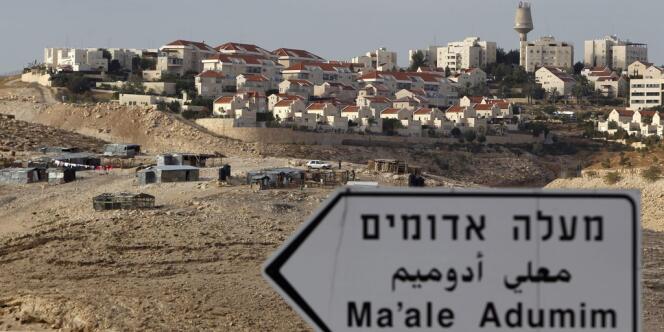 Au lendemain de la reconnaissance implicite à l'ONU d'un Etat palestinien, Israël a confirmé vendredi l'existence de projets qui prévoient la construction de 3 000 logements en Cisjordanie, notamment dans un secteur baptisé E1  jugé particulièrement sensible, entre Ma'aleh Adumim et Jérusalem.
