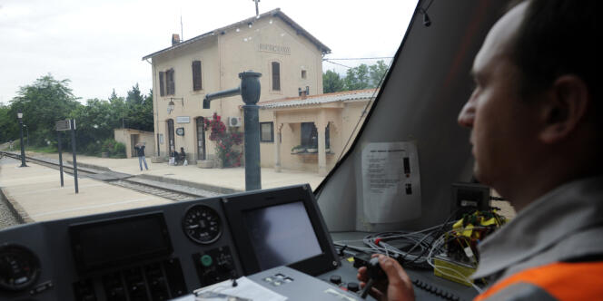  Arrivée de l'autorail en gare de Bocognano.