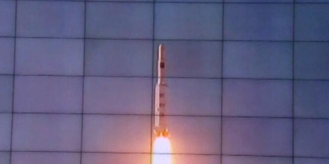 Image du lancement réussi de la fusée nord-coréenne le 12 décembre 2012 depuis la salle de contrôle.