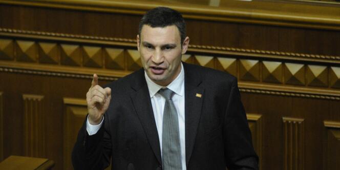 Le président du parti d'opposition Udar, le boxeur Vitali Klitschko, à la tribune du Parlement, à Kiev, le 13 décembre.