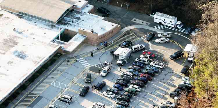 NEWTOWN, CT - DECEMBER 14: Responders gather at the scene of a mass school shooting at Sandy Hook Elementary School on December 14, 2012 in Newtown, Connecticut. There are 27 dead, 20 of them children, after Adam Lanza reportedly opened fire in one of the largest school massacres in U.S. history. Lanza is dead at the scene and his mother, a teacher at the school, is also dead.   Mario Tama/Getty Images/AFP== FOR NEWSPAPERS, INTERNET, TELCOS & TELEVISION USE ONLY ==