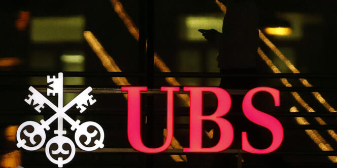 UBS a précisé qu'elle s'attendait à une perte au quatrième trimestre en raison des provisions pour litiges.