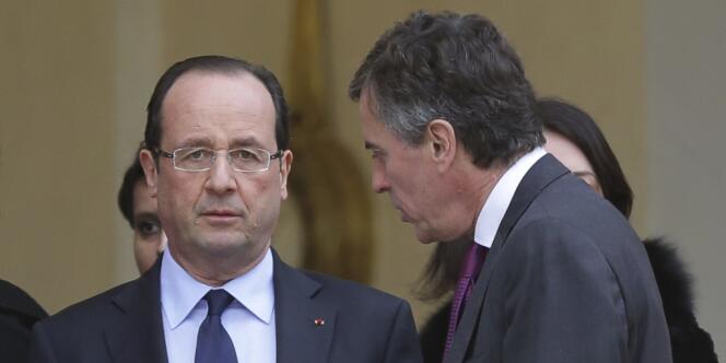 François Hollande et son ministre du budget, Jérôme Cahuzac, le 4 janvier sur le perron de l'Elysée.