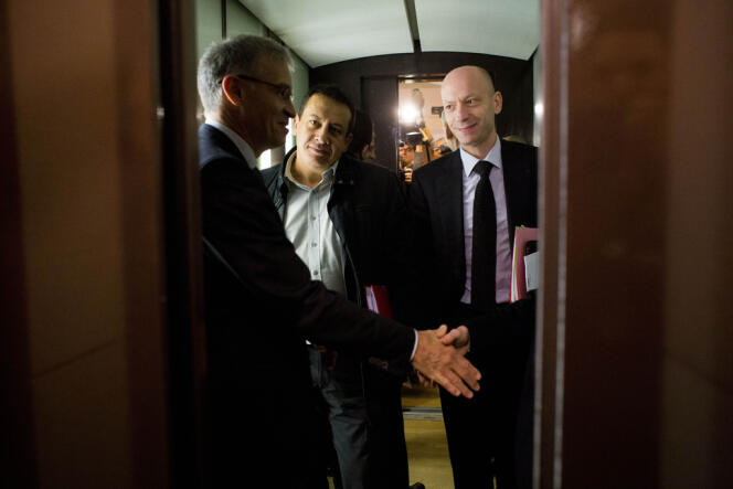 Patrick Bernasconi (Medef), Maurad Rabhi (CGT) et Michel Guilbaud (Medef), lors de la négociation sur l’emploi, le 19 décembre 2012 à Paris.