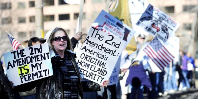 Des militants opposés à la régulation des armes à feu, le 9 janvier à Denver, dans le Colorado.