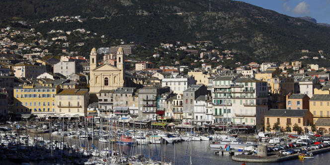 Vue générale du port de Bastia.