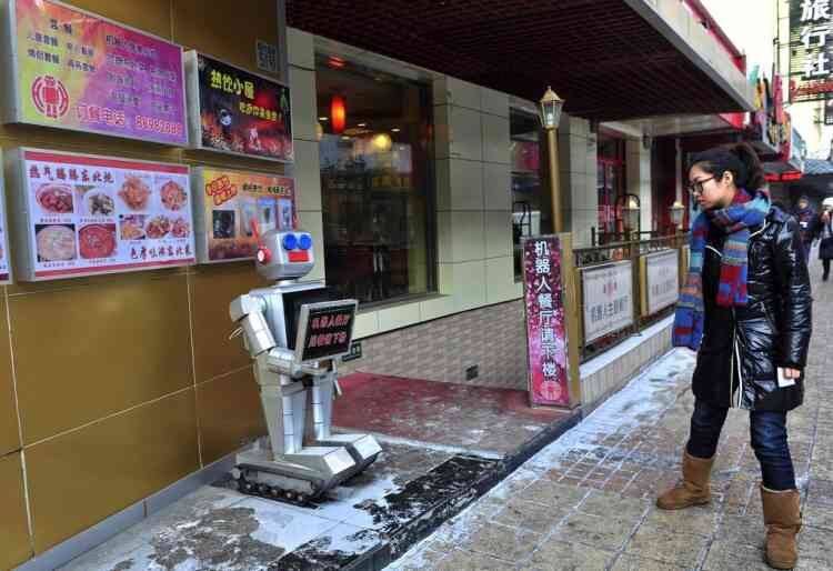 La ville d'Harbin en Chine est connue pour son festival annuel de sculpture de glace. Mais depuis le mois de juin 2012, c'est une tout autre attraction qui attire les touristes : le Robot restaurant. 
