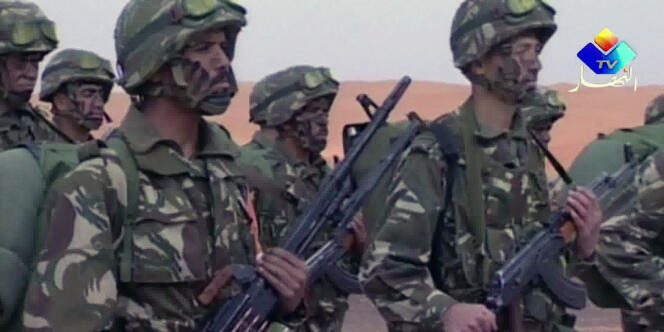 Des soldats algériens dans le sud du pays, images diffusées par la télévision Ennahar le 18 janvier.