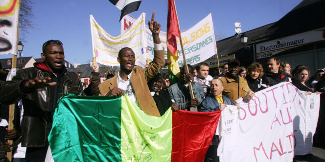Manifestation contre l'expulsion de 23 Maliens à Montfort-sur-Meu (Ille-et-Vilaine), le 10 mars 2007.