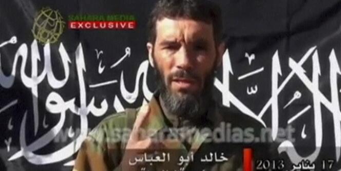 Mokhtar Belmokhtar dans une vidéo diffusée par Sahara Media, le 21 janvier.