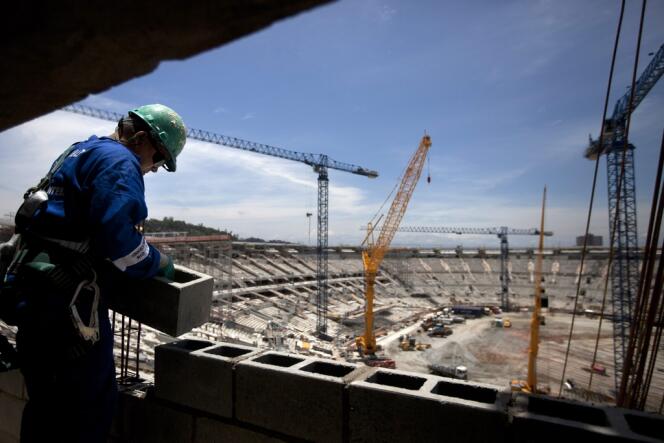  Sur le chantier de rénovation du stade Maracana, à Rio, fin novembre 2012.