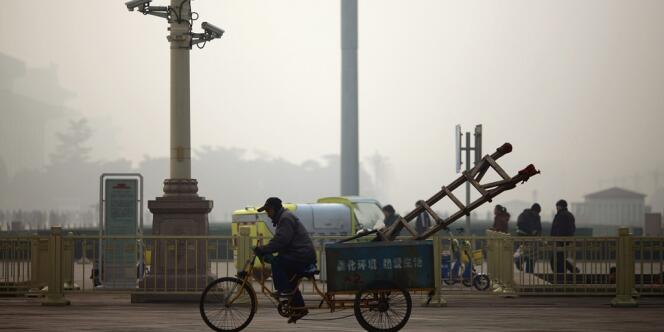 Ciel brumeux à Pékin, où la pollution de l'air a atteint des niveau jamais égalés, le 28 janvier 2013.