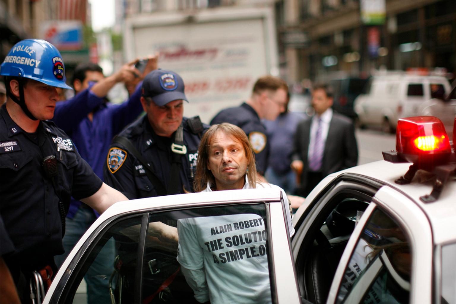 L'ascension politique d'Alain Robert, le "Spiderman français"
