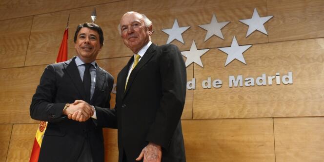 Le numéro deux de Las Vegas Sand Mike Leven aux côtés du chef du gouvernement régional Ignacio Gonzalez, le 8 février à Madrid.