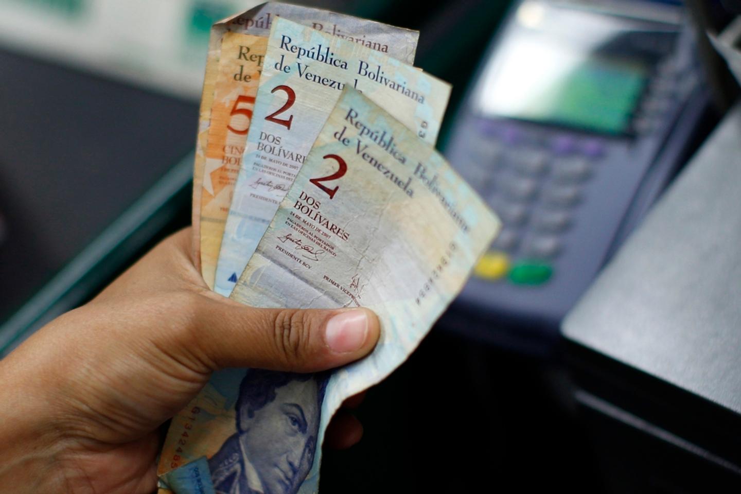 Venezuela le bolivar dévalué de plus de 30 
