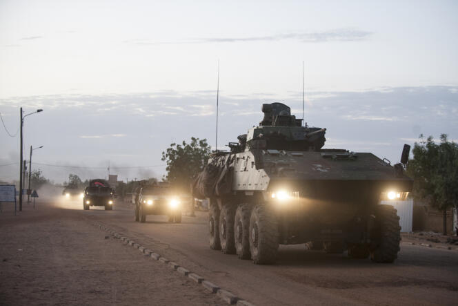 Des blindés de l'armée française à Gao (Mali), le 10 février 2013.