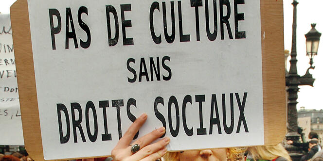 Manifestation des intermittents du spectacle pour protester contre les modifications de leur régime d'indemnisation chômage, le 8 mars 2006, à Paris.