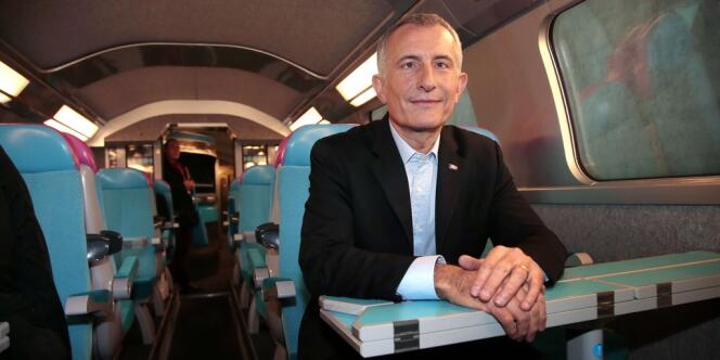 Guillaume Pepy dans les tout nouveaux TGV low-cost Ouigo, dont le service a été présenté le 19 février.