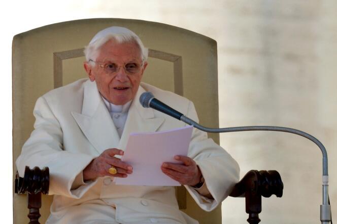 Le pape a été acclamé pour sa 348e audience générale par une foule estimée à plus de 150 000 fidèles et touristes.