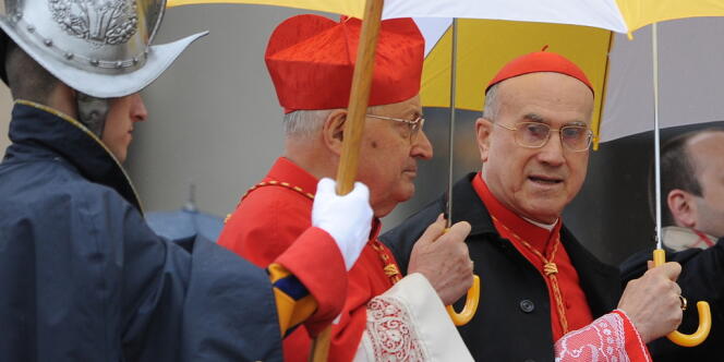 Le cardinal Angelo Sodano (à droite), en avril 2010.