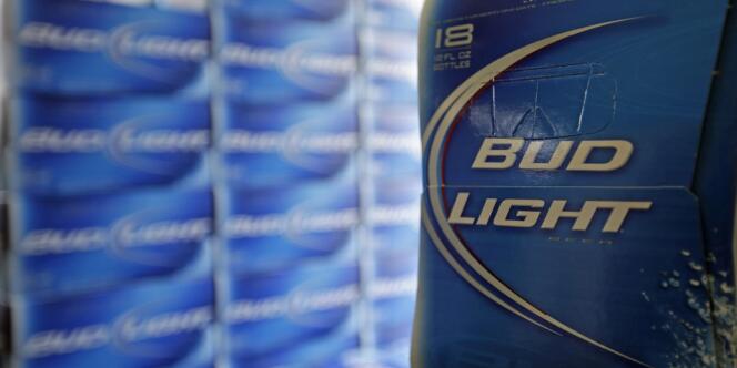 Anheuser-Busch viole les lois protégeant les consommateurs en étiquetant faussement le contenu en alcool de ses produits, affirment les plaignants.
