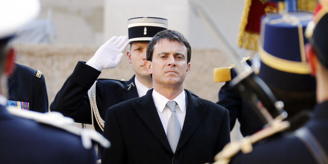 Manuel Valls lors de la cérémonie d'hommage aux Invalides, lundi 18 février.