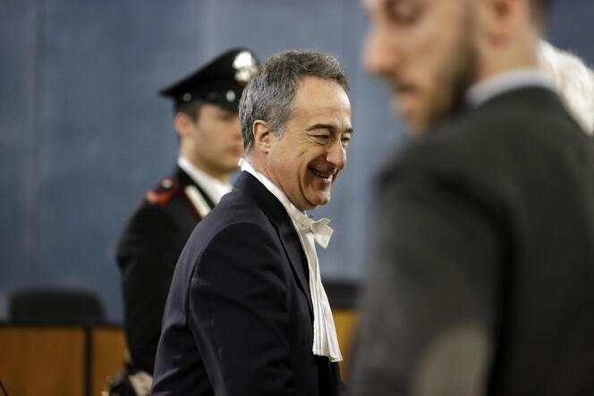 Le procureur italien Maurizio Romanelli après l'annonce de la condamnation à l'encontre de Silvio Berlusconi, à Milan.
