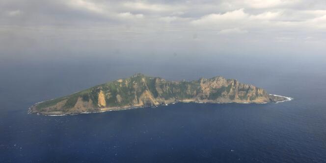 Un des îlots de l'archipel des Senkaku vu d'un avion de surveillance chinois, le 13 décembre 2012.