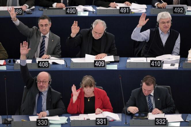 A Strasbourg, 506 parlementaires européens contre 161 ont voté une résolution de 