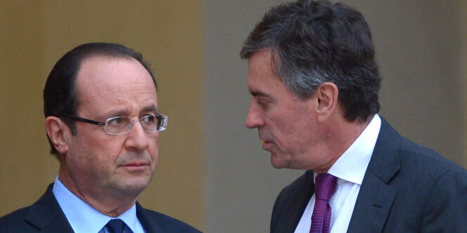 François Hollande et Jérôme Cahuzac, le 4 janvier 2013 à l'Elysée. Le président doit enregistrer une intervention télévisée après le conseil des ministres.