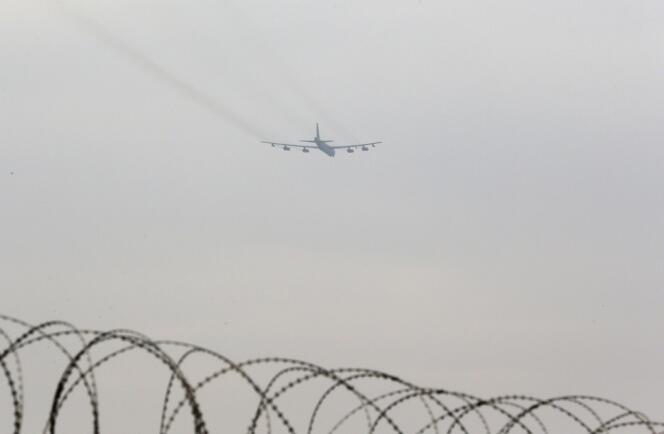 Un B-52 au dessus de la base aérienne d'Osan, en Corée du Sud, le 19 mars 2013.