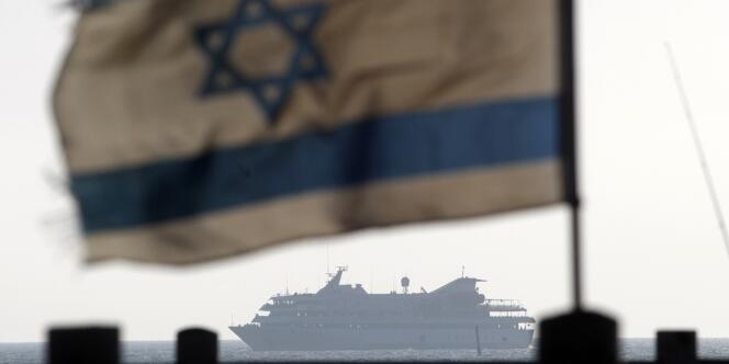 Sur un navire israélien aux abords du « Mavi-Marmara », le 31 mai 2010.
