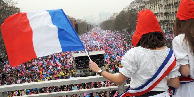 Après une nouvelle forte mobilisation contre le projet de loi, l'entourage de François Hollande assure que 