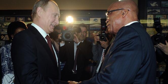 Les présidents russe et sud-africain, Vladimir Poutine et Jacob Zuma, au sommet de Durban, le 26 mars.