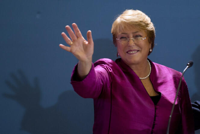Première femme à avoir gouverné le Chili, entre 2006 et 2010, Michelle Bachelet avait quitté ses fonctions avec une popularité record.