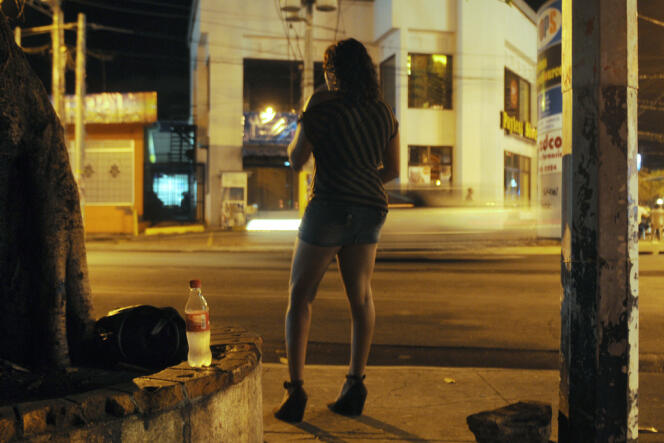 Les prostituées du quartier des Pâquis à Genève sont parties en guerre contre les propriétaires de leurs chambres ou appartements, dénonçant leurs pratiques abusives. 