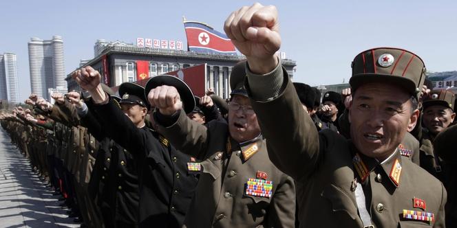 Des manifestants présents sur la place Kim Il-sung, le 29 mars 2013.