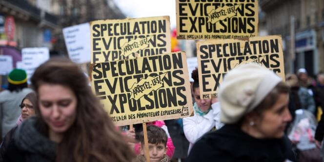 Lors d'une manifestation contre les expulsions locatives, à Paris, le 16 mars.