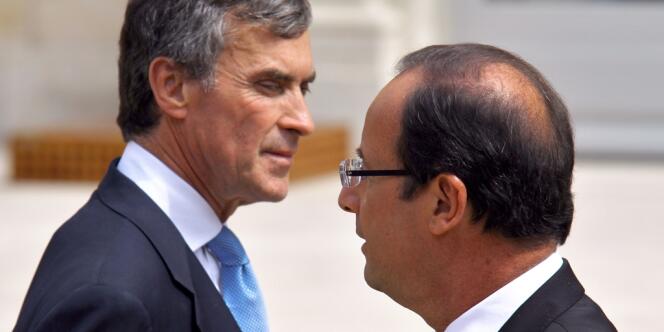 Jérôme Cahuzac et François Hollande dans la cour de l'Elysée, le 4 juillet 2012.